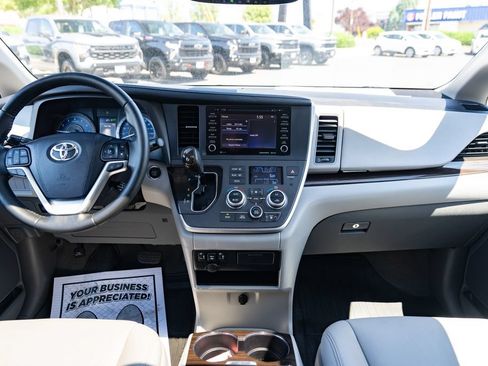 Used 2020 Toyota Sienna XLE FWD image 10