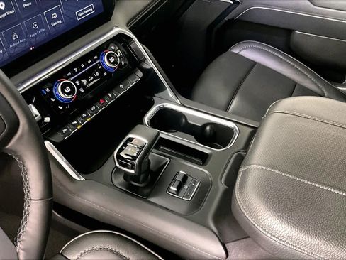 Used 2025 GMC Sierra 1500 Denali w/ Denali Reserve Package AWD/4WD image 16
