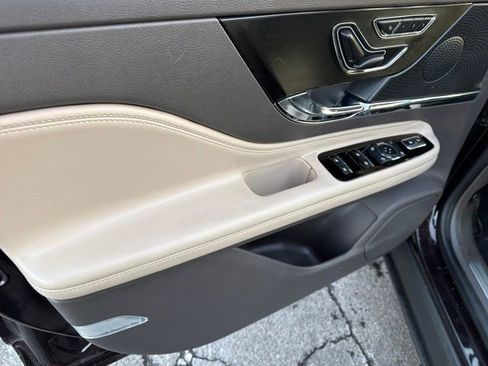 Certified 2023 Lincoln Corsair AWD image 12