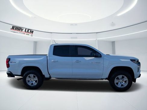 Used 2023 Chevrolet Colorado LT w/ LT Convenience Package II image 2