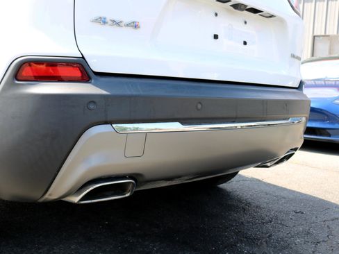 Used 2020 Jeep Cherokee Limited image 11