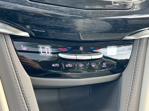 Used 2022 Cadillac XT6 Premium Luxury w/ Technology Package image 21