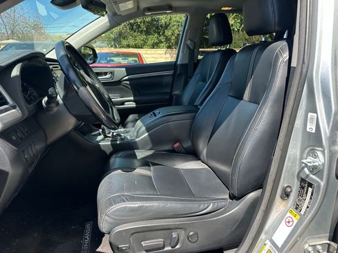 Used 2017 Toyota Highlander SE image 11