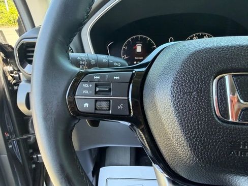 Used 2025 Honda Pilot Touring image 17