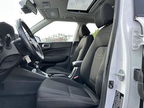 Certified 2023 Hyundai Venue SEL FWD image 11