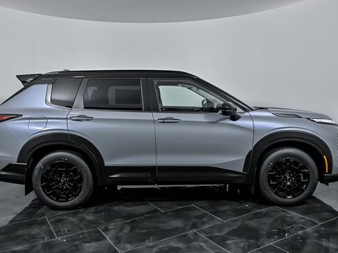 New 2025 Mitsubishi Outlander TRAIL image 9