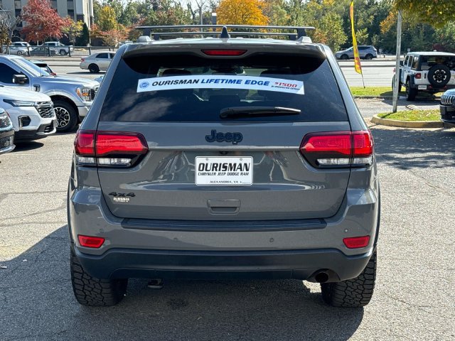 Used 2019 Jeep Grand Cherokee Laredo AWD/4WD image 4