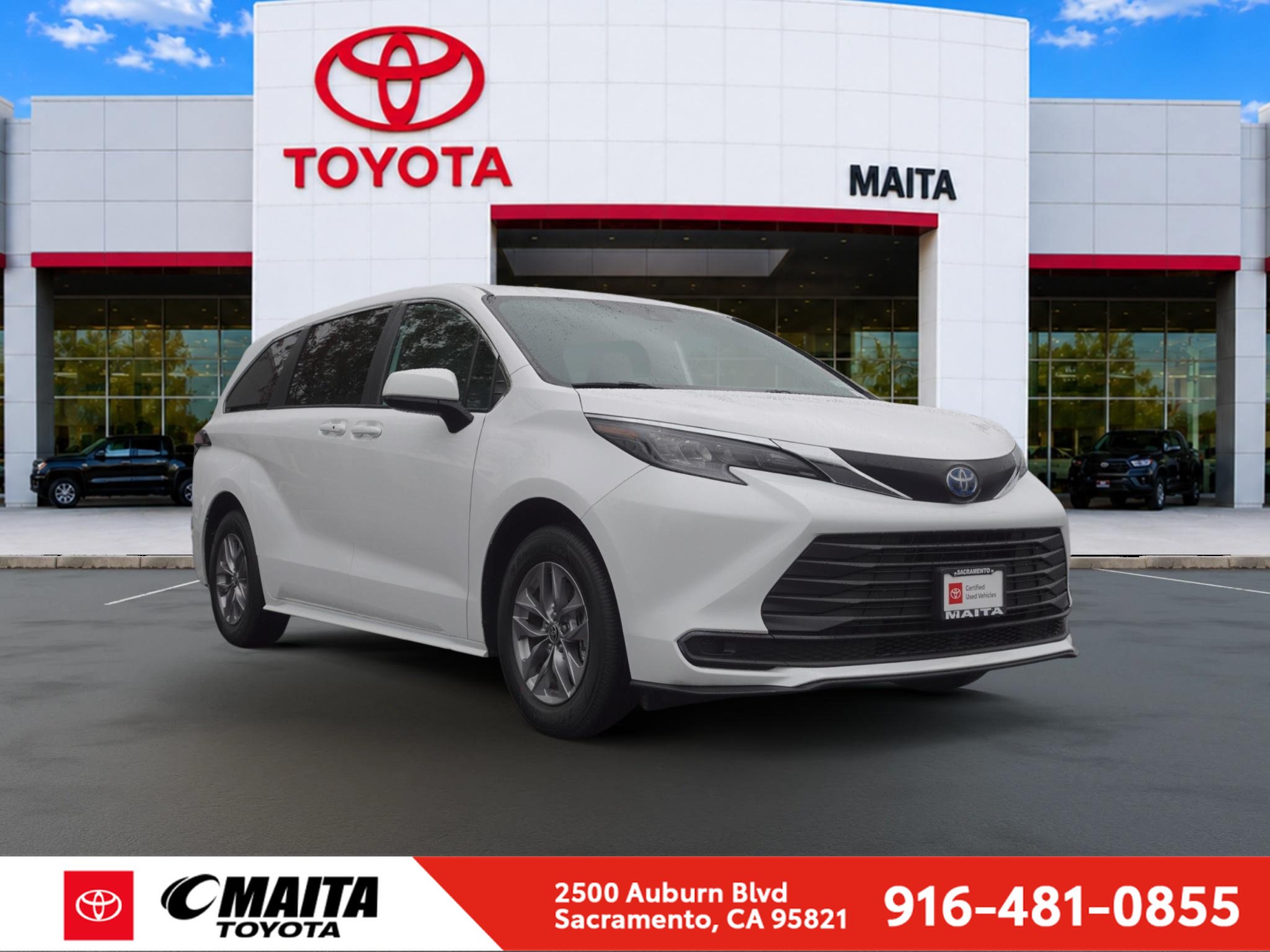 Certified 2025 Toyota Sienna LE FWD image 1