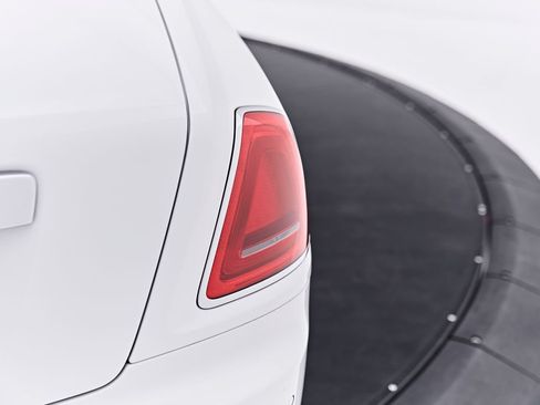 Used 2018 Rolls-Royce Ghost RWD image 28