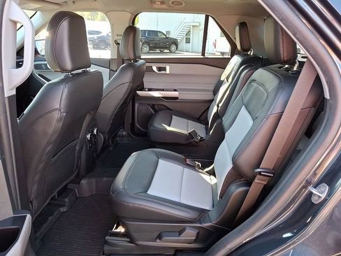 Used 2023 Ford Explorer XLT w/ Equipment Group 202A AWD/4WD image 10