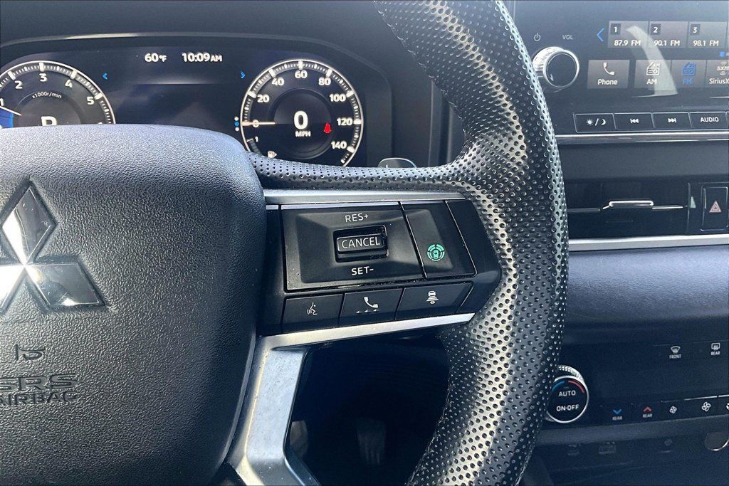 Used 2022 Mitsubishi Outlander SEL AWD/4WD image 19