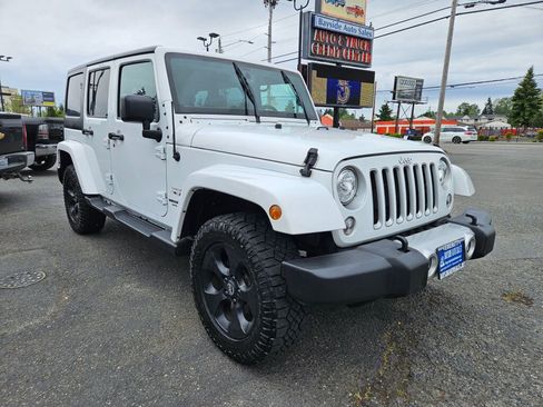 Used 2017 Jeep Wrangler Unlimited Sahara AWD/4WD image 6