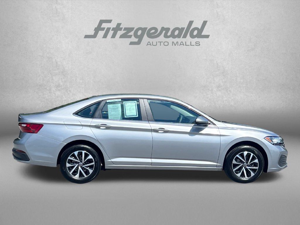 Used 2023 Volkswagen Jetta S FWD image 3