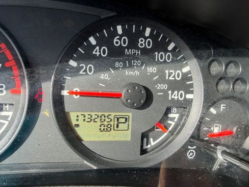 Used 2005 Nissan Frontier SE w/ (J01) Sunroof Pkg image 10