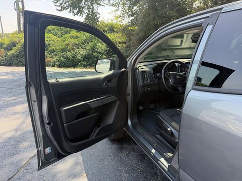 Used 2022 Chevrolet Colorado LT w/ Fleet Safety Package RWD image 10