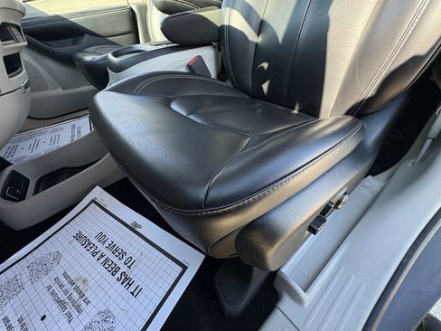 Used 2023 Chrysler Pacifica Touring-L FWD image 33