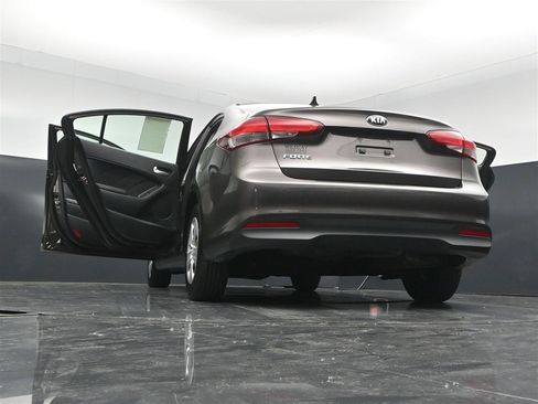 Used 2018 Kia Forte LX FWD image 40