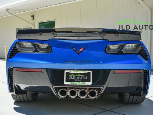 Used 2015 Chevrolet Corvette Z06 w/ 3LZ Preferred Equipment Group RWD image 9