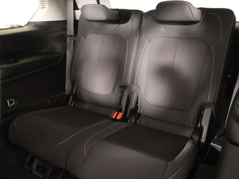 Used 2023 Jeep Grand Cherokee L Laredo image 12