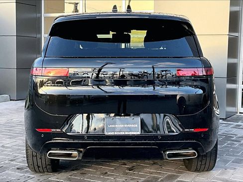 Used 2025 Land Rover Range Rover Sport Dynamic SE image 4