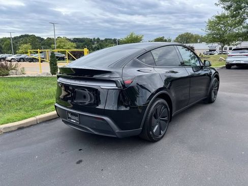 Used 2026 Tesla Model Y 2WD image 3