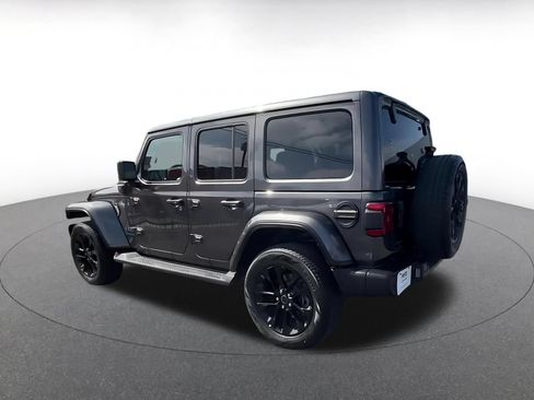 Used 2025 Jeep Wrangler Unlimited Sahara AWD/4WD image 9