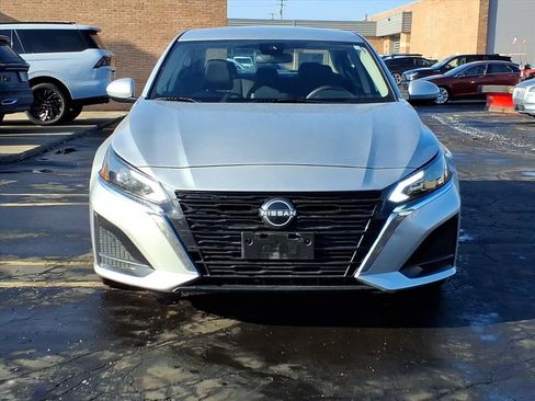 Used 2023 Nissan Altima 2.5 SV image 2