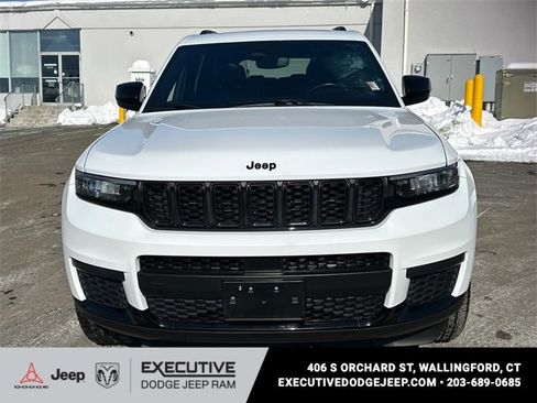 Used 2022 Jeep Grand Cherokee L Laredo image 6