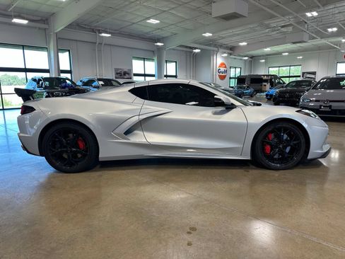 Used 2021 Chevrolet Corvette Stingray Preferred Cpe w/ Z51 Performance Package RWD image 8