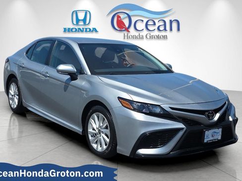 Used 2024 Toyota Camry SE FWD image 1