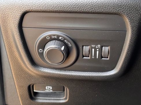 Used 2023 Jeep Grand Cherokee Altitude AWD/4WD image 19