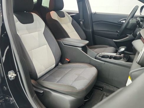 Used 2024 Chevrolet Trax RS FWD image 28