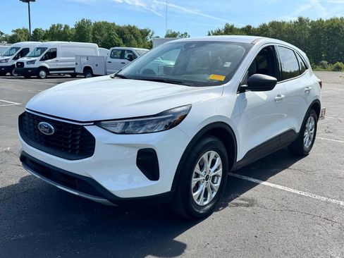Used 2023 Ford Escape Active AWD/4WD image 3