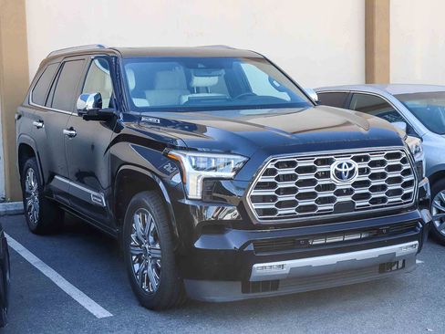 Used 2024 Toyota Sequoia Capstone image 3