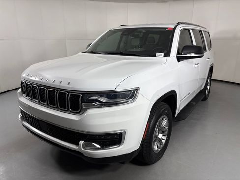 Used 2023 Jeep Wagoneer 2WD image 4