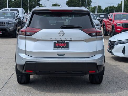 Certified 2025 Nissan Rogue SV w/ SV Premium Package FWD image 5