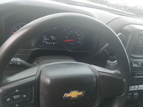 Used 2020 Chevrolet Silverado 2500 Custom w/ Custom Value Package image 11