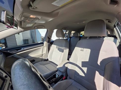 Used 2016 Volkswagen Golf Limited Edition image 12