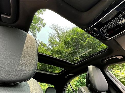 Used 2025 Mercedes-Benz C 300 4MATIC Sedan image 17