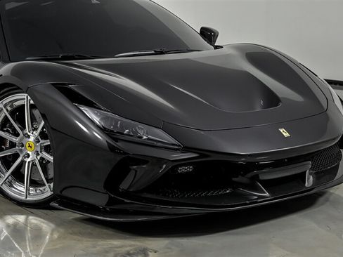 Used 2022 Ferrari F8 Tributo RWD image 2