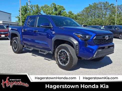 Used 2025 Toyota Tacoma TRD Off-Road w/ TRD Off Road Upgrade Package AWD/4WD image 1