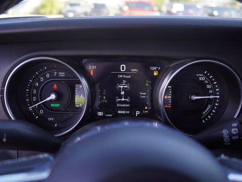 Used 2022 Jeep Wrangler Unlimited Sahara AWD/4WD image 5
