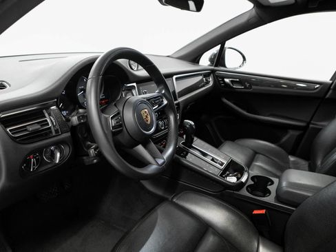 Certified 2023 Porsche Macan S AWD/4WD image 4