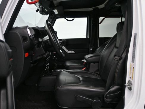 Used 2017 Jeep Wrangler Unlimited Rubicon AWD/4WD image 8