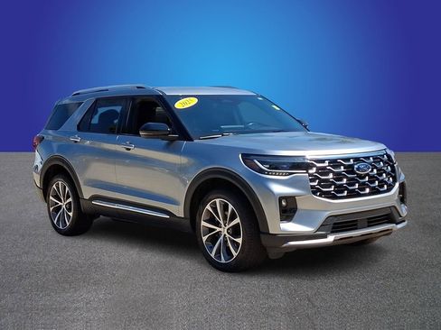 Used 2025 Ford Explorer Platinum w/ Ultimate Package AWD/4WD image 3