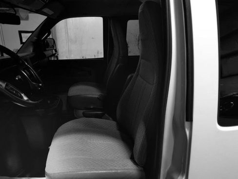 Used 2017 Chevrolet Express 2500 LS RWD image 3