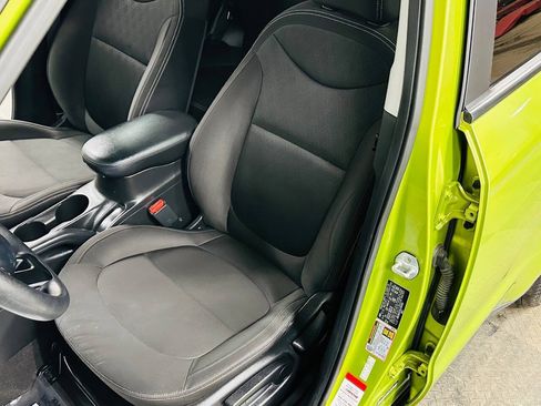 Used 2016 Kia Soul FWD image 21