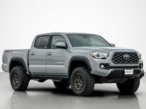 Used 2021 Toyota Tacoma TRD Off-Road w/ Technology Package AWD/4WD image 7