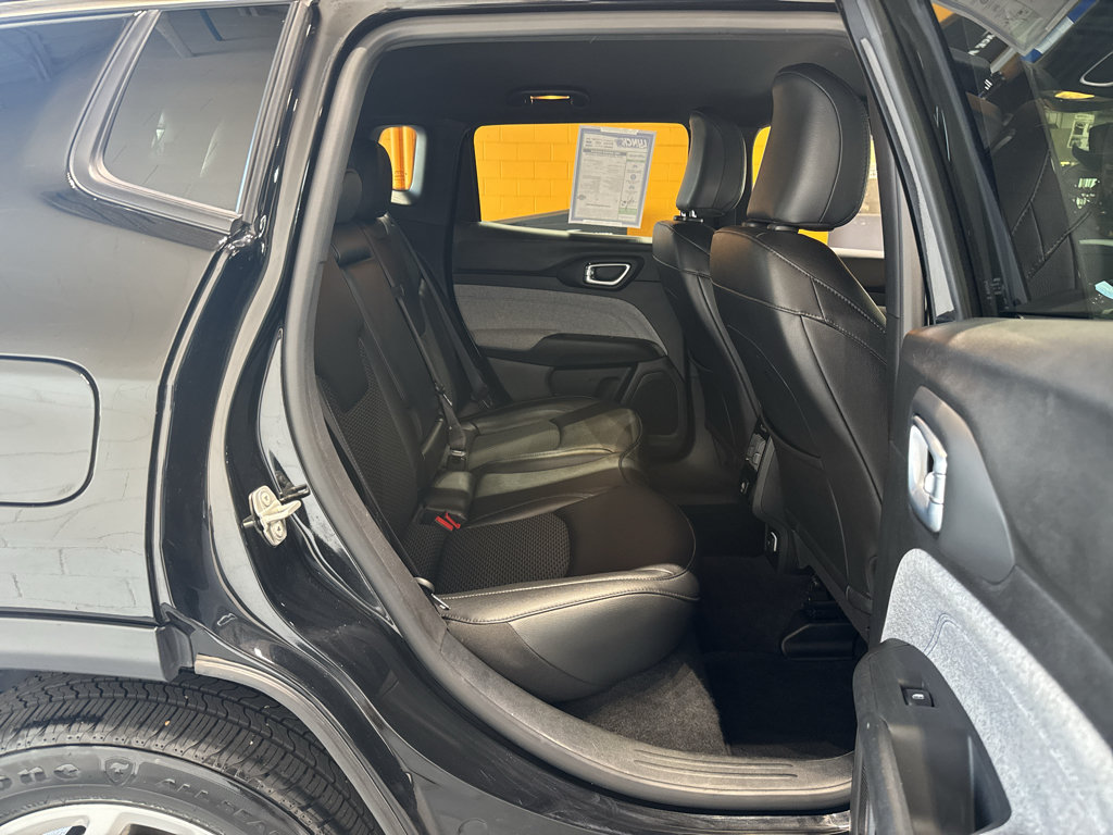 Used 2024 Jeep Compass Latitude AWD/4WD image 19