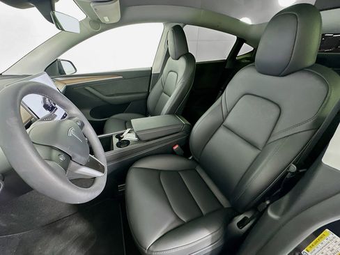 Used 2024 Tesla Model Y Long Range image 13